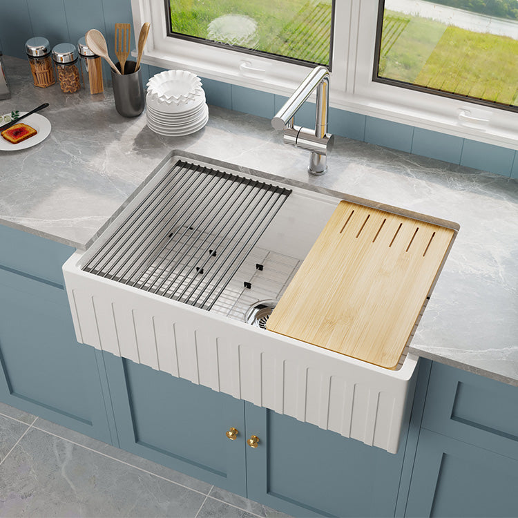 Fireclay Benefits, Farmhouse Sink Comparison, and Apron-Front Performance for B2B Projects
